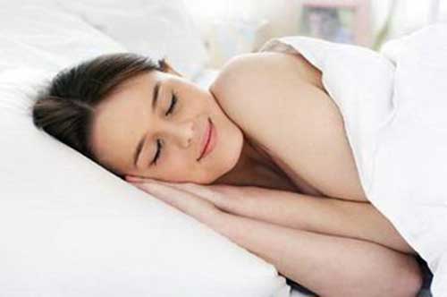 Ngủ sớm giúp giảm nguy cơ nổi mụn