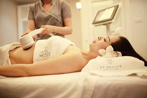 Siêu mẫu Thúy Hằng