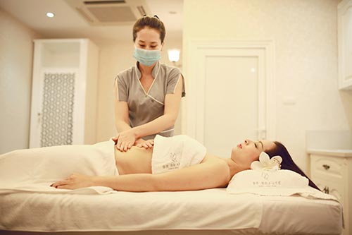 Siêu mẫu Thúy Hằng